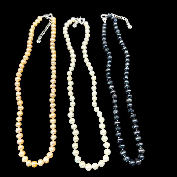 Natural Freshwater Pearl Necklace - Picture 9 of 12